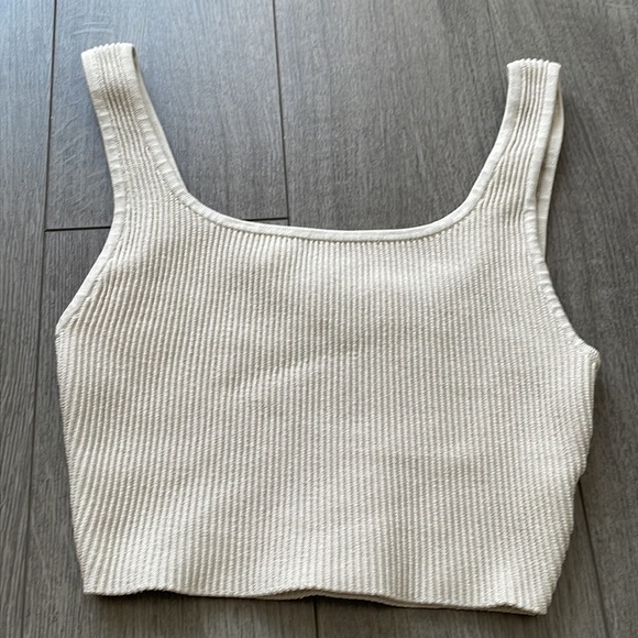 ✨SOLD✨ Aritzia Cropped Tank - Sculpt Knit Matte Pearl- XS - Picture 5 of 10